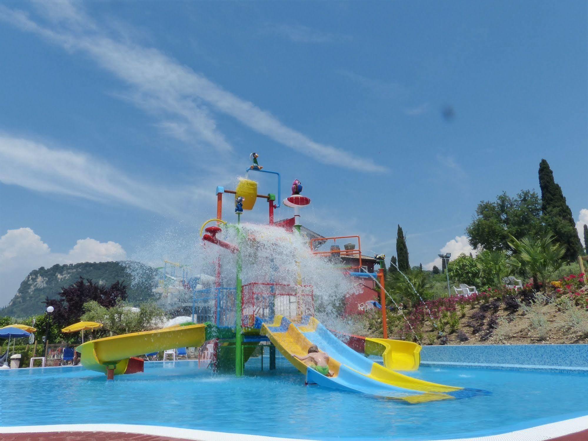 Camping Serenella Бардолино Экстерьер фото